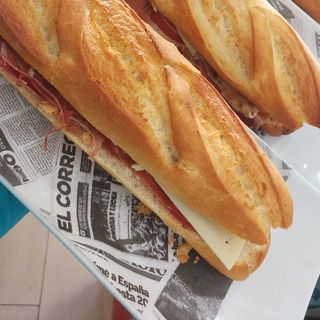 Menú Joven Bocata + Patatas + Refresco