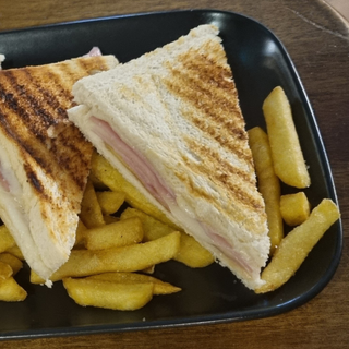 Sándwich caliente (Bikinis)