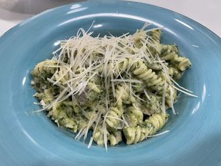 Pasta sa biftekom i spanaćem 330g