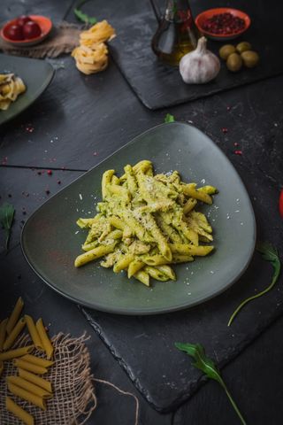 Паста с куриной грудкой и соусом "Песто"