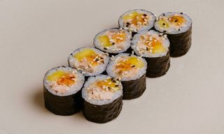 Hososmaki pieczony łosoś mango -8 szt-