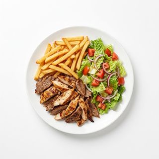 Plato De Carne De Kebab Con Patatas