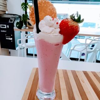 Batidos De Helado De Fresas (16 oz.)