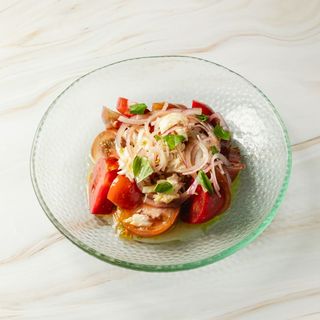 Ensalada tomate y bonito cantábrico