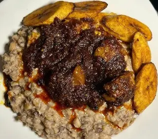 Ewa Agoyin With Chicken And Plantain