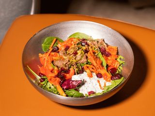 Салат з рваною телятиною (340г)