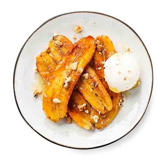 1. Fried banana with ice cream and honey
