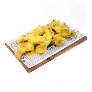 Medena krilca + pomfrit