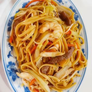 Tallarines Fritos Con Tres Delicias