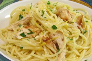 Pollo a la parmesana con espaguetis