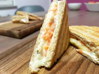 Toast sendvič sa lososom