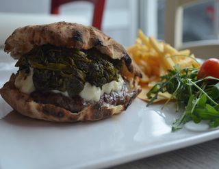 N°3 - Hamburger di angus con friarielli e provola di bufala