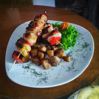 Rolovani pileci raznjic