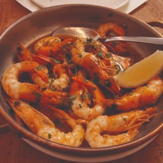 Camarão á Guilho / Pan fried Prawns in Garlic