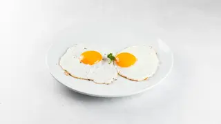 Jaje na oko sa slaninom