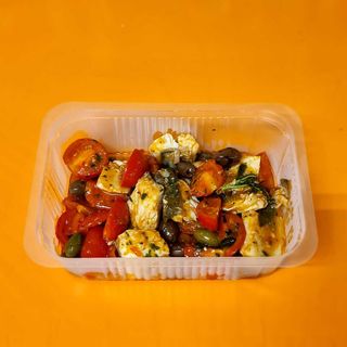 Bocconcini di Branzino con Capperi, Olive e Basilico