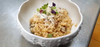 Arroz Cremoso De Setas con aceite de trufa y queso rayado 