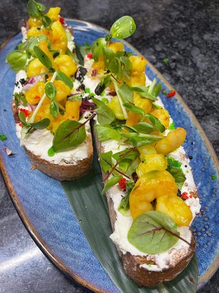 Bruschete cu creveţi