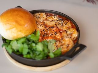 Szakszuka z krewetkami