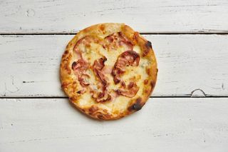 Pizza al tegamino gorgonzola e pancetta