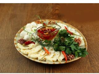 Фермерські сири з зеленню та пряним медом (210\50g)