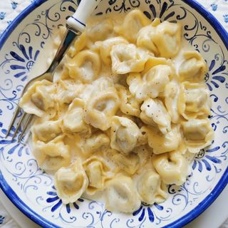 Tortellini panna e peperoncino