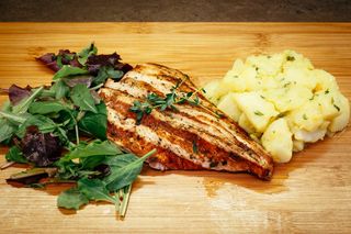 Бокс с пилешко филе с горчица и бяло вино (200г)