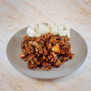 P16 - Piletina sa crnim lukom i povrćem