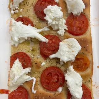 Focaccia pomodorini & fiordilatte al trancio
