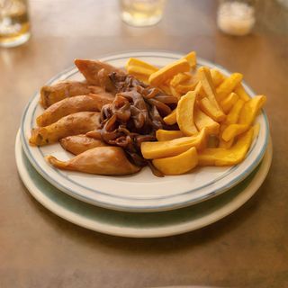 Chipirones encebollados