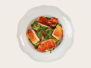 Салат з обсмаженим на грилі сиром халумі (300g)