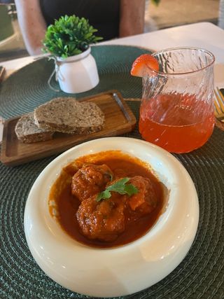 Tapa de albóndigas en salsa (3 uds.)