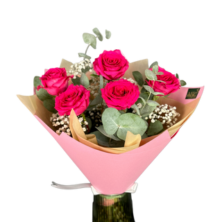 Buchet de trandafiri roz si eucalipt