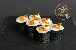 Hosomaki z tatarem z łososia