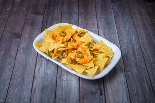 Nachos com Queijo e Jalapeño