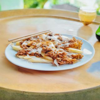 Patatas fritas con Jeyuk