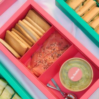 Tostas de salmón ahumado con guacamole (10 unidades) - Gluten, pescado, soja