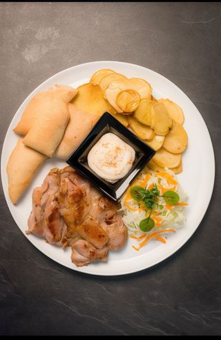 Ceafa de porc cu cartofi prajiti 500g
