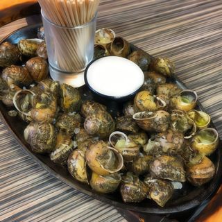 Caracoles plancha con su tomillo y ali oli