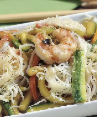 Spaghetti di riso con gamberi