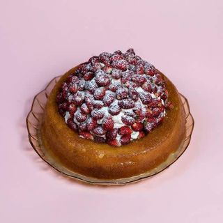 Savarin con panna e fragoline