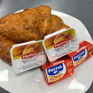 Croissant Mantequilla Mermelada de Melocotón