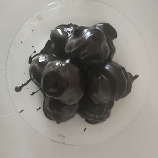Profiteroles al cioccolato con panna da 500 gr