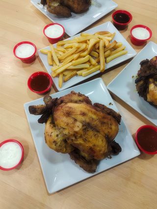 Pollo A L'Ast Con Ensalada De Atún Y Alitas De Pollo (6 Uds.)