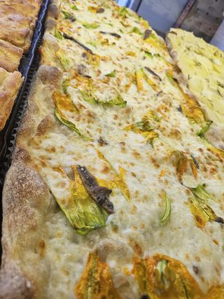 Fiori di zucca e alici alla pala