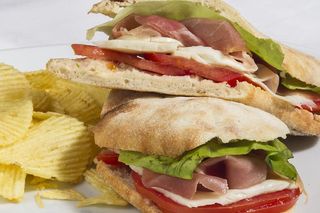 Tost sendvič sa pršutom 180gr