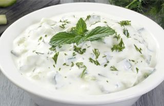  Млечна салата Дзадзики (200г)