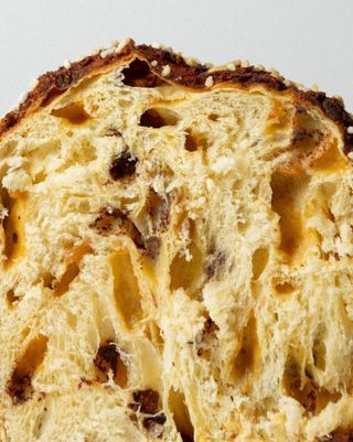 Панеттоне персик-маракуйя-молочний шоколад