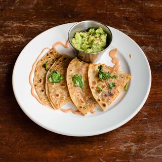 Quesadilla With Guacamole