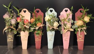 Dvije ruže s bambusom